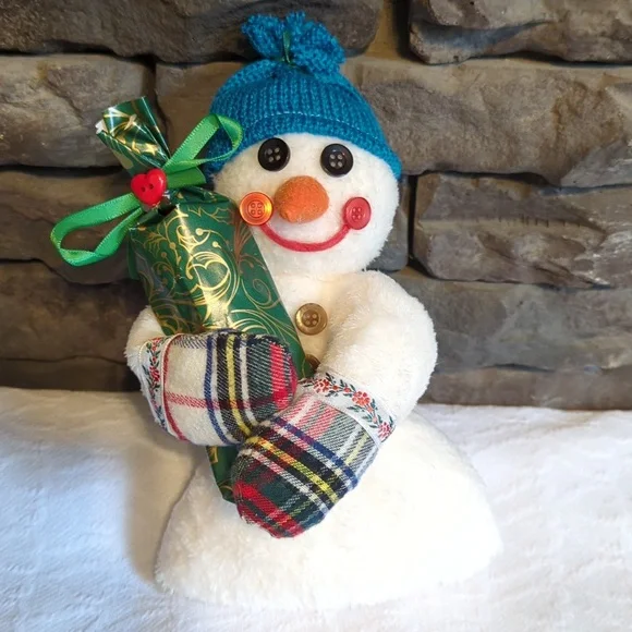 Hand Crafted Snowman Decoration *Makes a great gift for the holidays!* - Picture 5 of 5